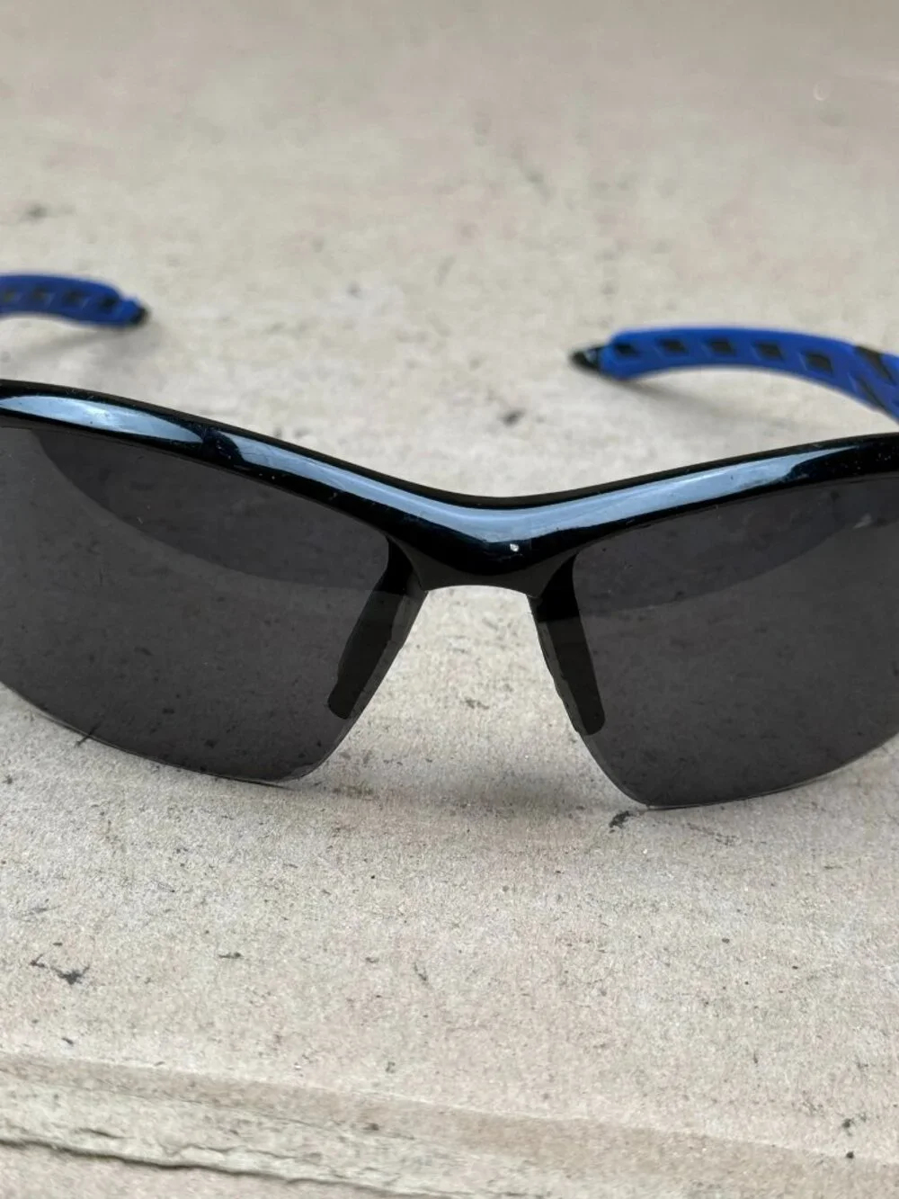 Men's Black & Blue Sports Sunglasses Wraparound Activewear - Scratched / Damaged